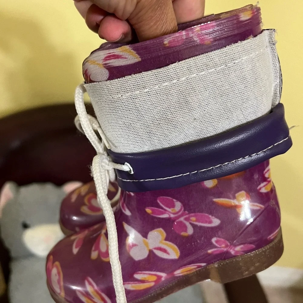 Shoes size 9